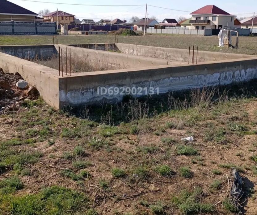 Продам участок с фундаментом.