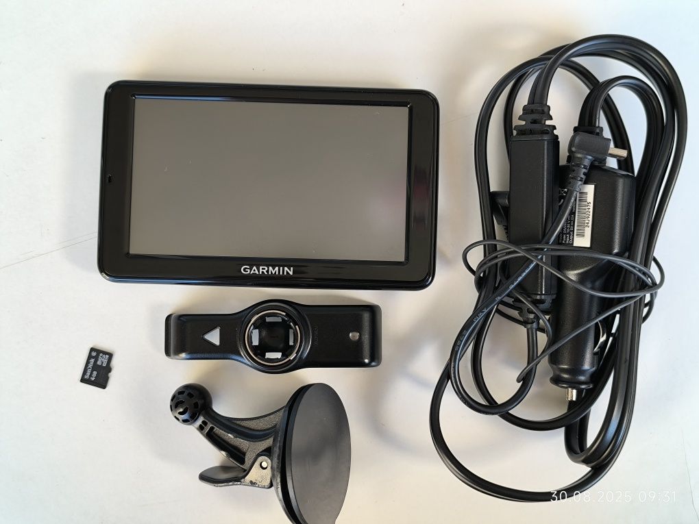 Навигация Garmin nuvi 2595LM със зарядно GTM 36 traffic