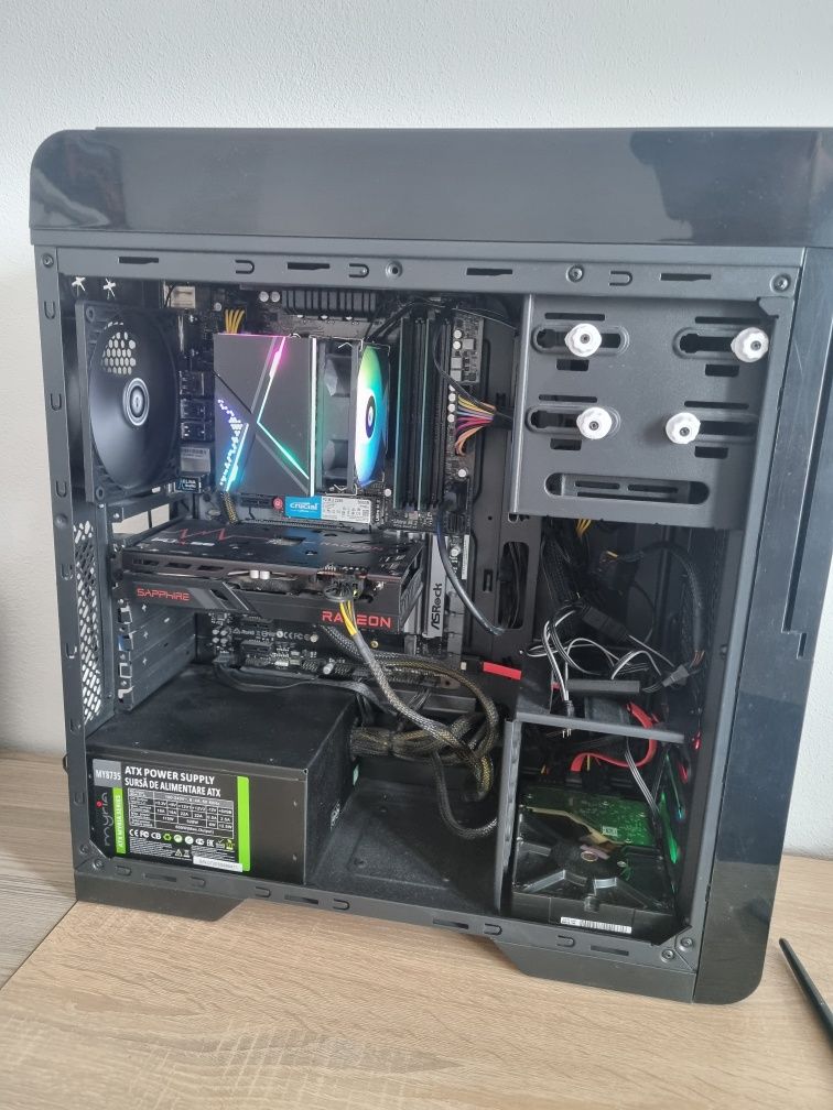 Vand pc gaming cu rx6600 8gb si ryzen 5 3600x