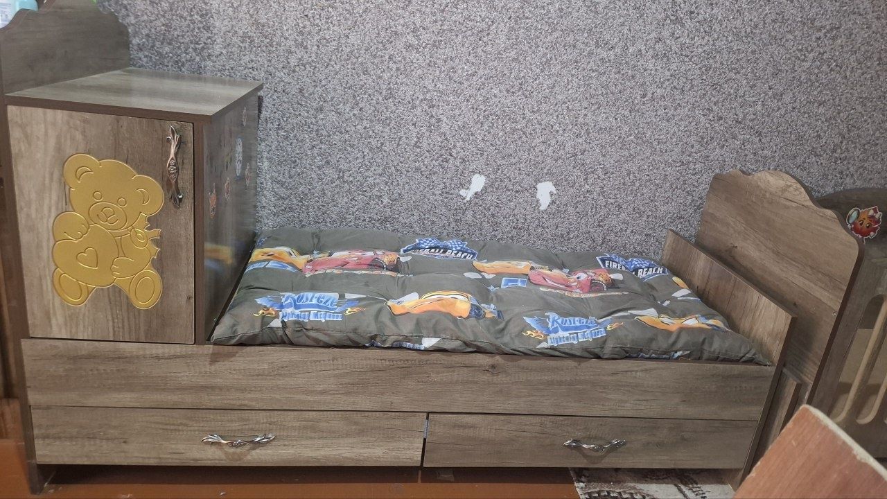 Bolalar krovati 2etajlik