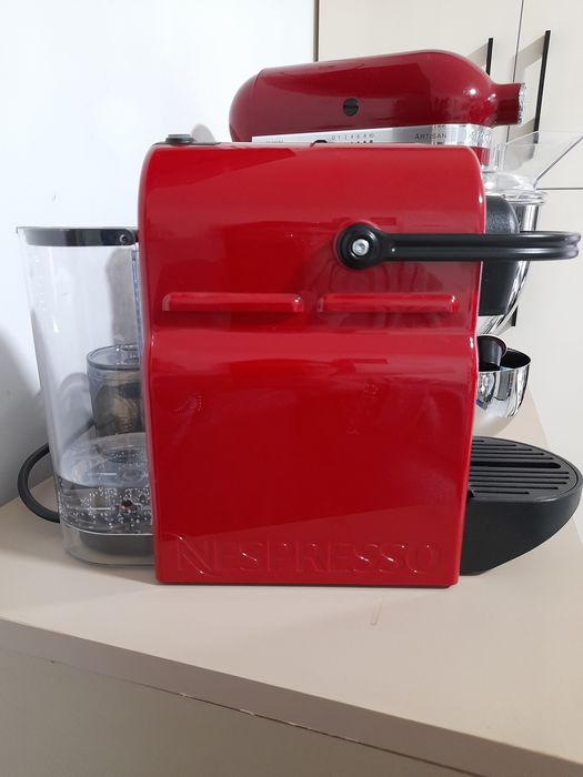 Espressor Nespresso Inissia rosu, stare excelenta