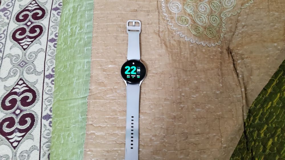 Продам смарт часы Samsung watch 4 44 мм