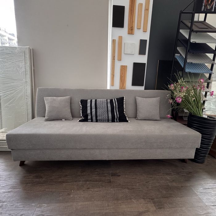 Разтвгатвлен диван, канапе