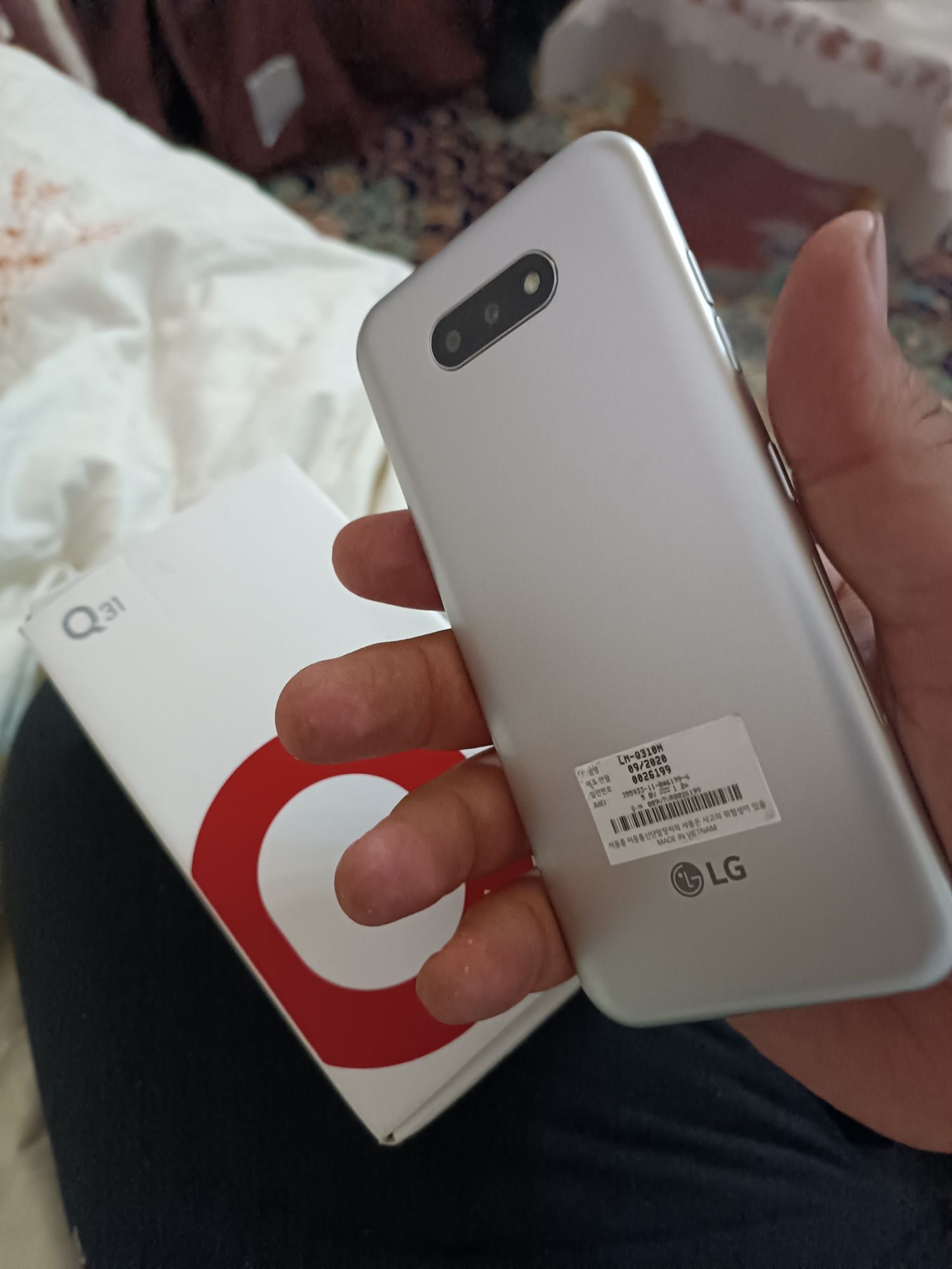 Продаётся телефон LG Q31