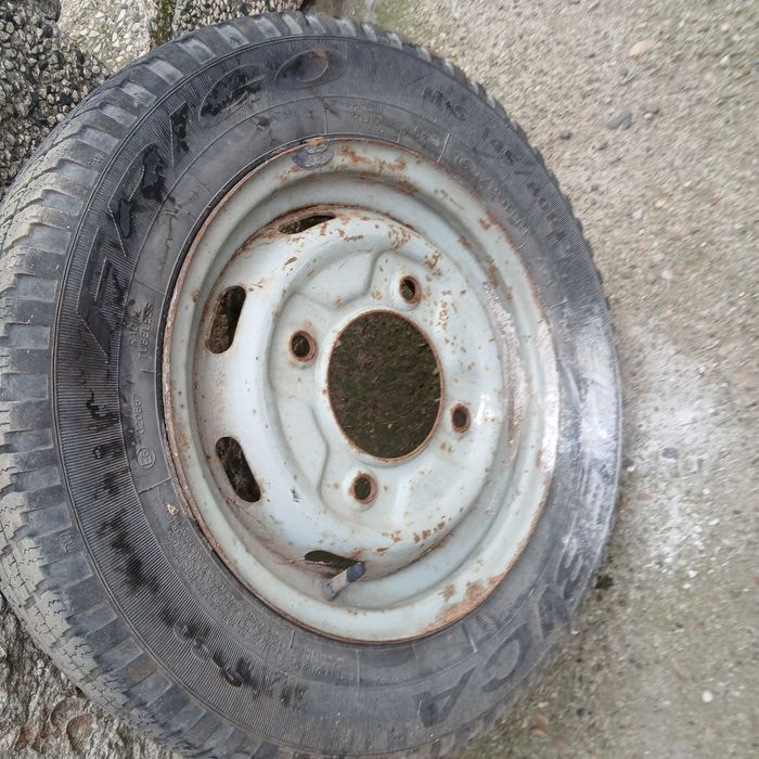 Гума със Джанта от Лада