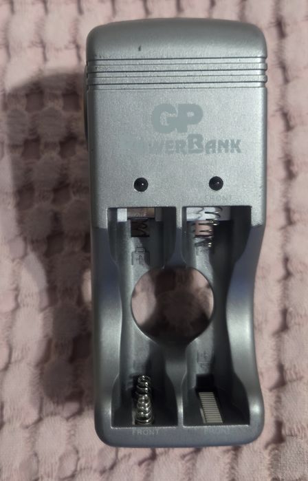 Încărcător baterii GP Powerbank