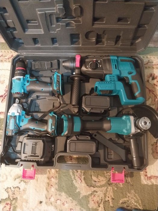 Продам набор все на батарейках