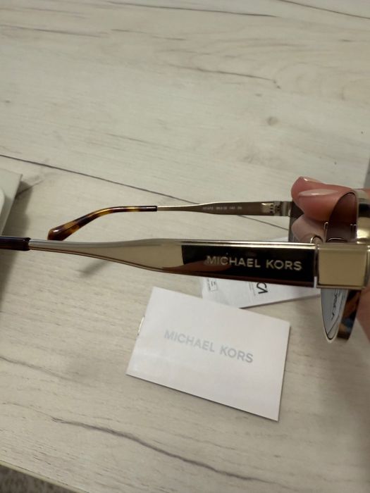 Слънчеви очила на марката Michael Kors които все още са в  гаранция