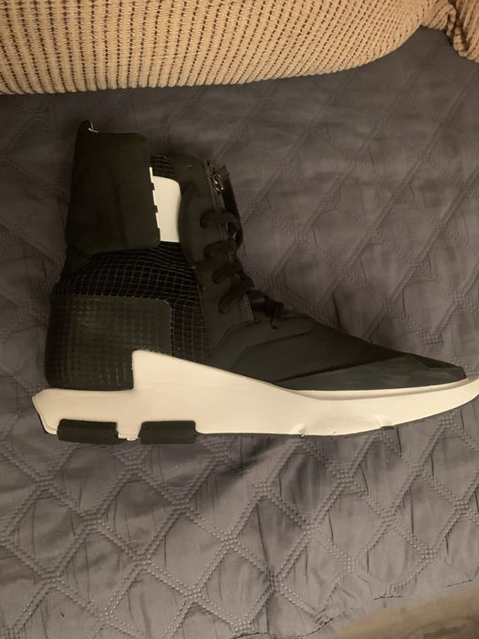 Adidas y-3 noci aproape noi