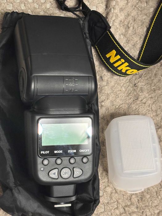 Nikon D5300 + обектив 35мм + обектив 18-105мм + аксесоари