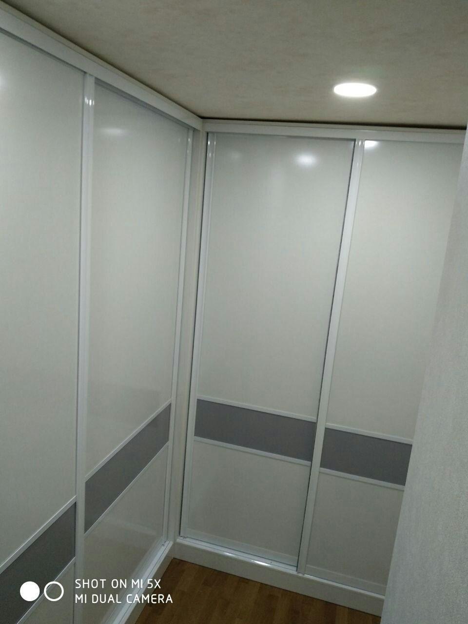 Garderob shkaflarni buyurtma asosida yasab beramiz