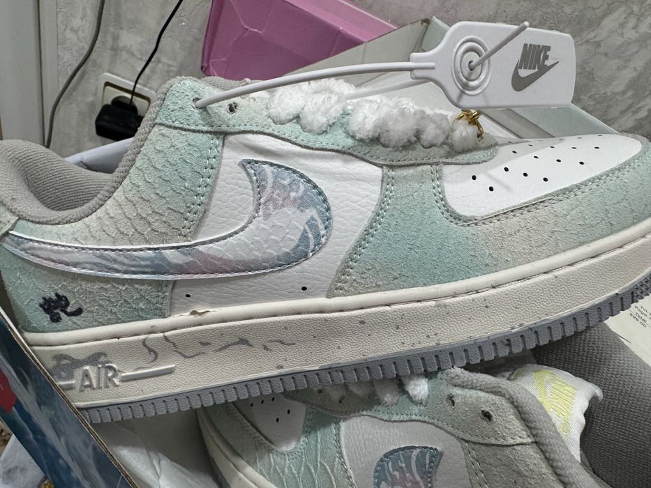 Кросовки унисекс 41-41,5 качество проверенно заказываем постоянно Тут