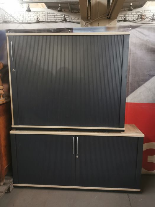 Офис шкафове със затваряне тип хармоника.