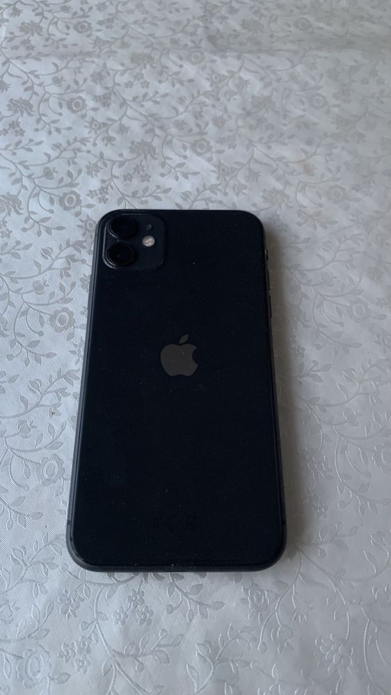 IPhone 11 телефон