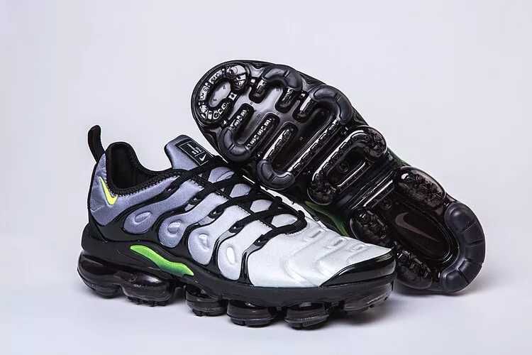 Обувки NIKE / VaporMax / Plus Grey Black Green + КУТИЯ