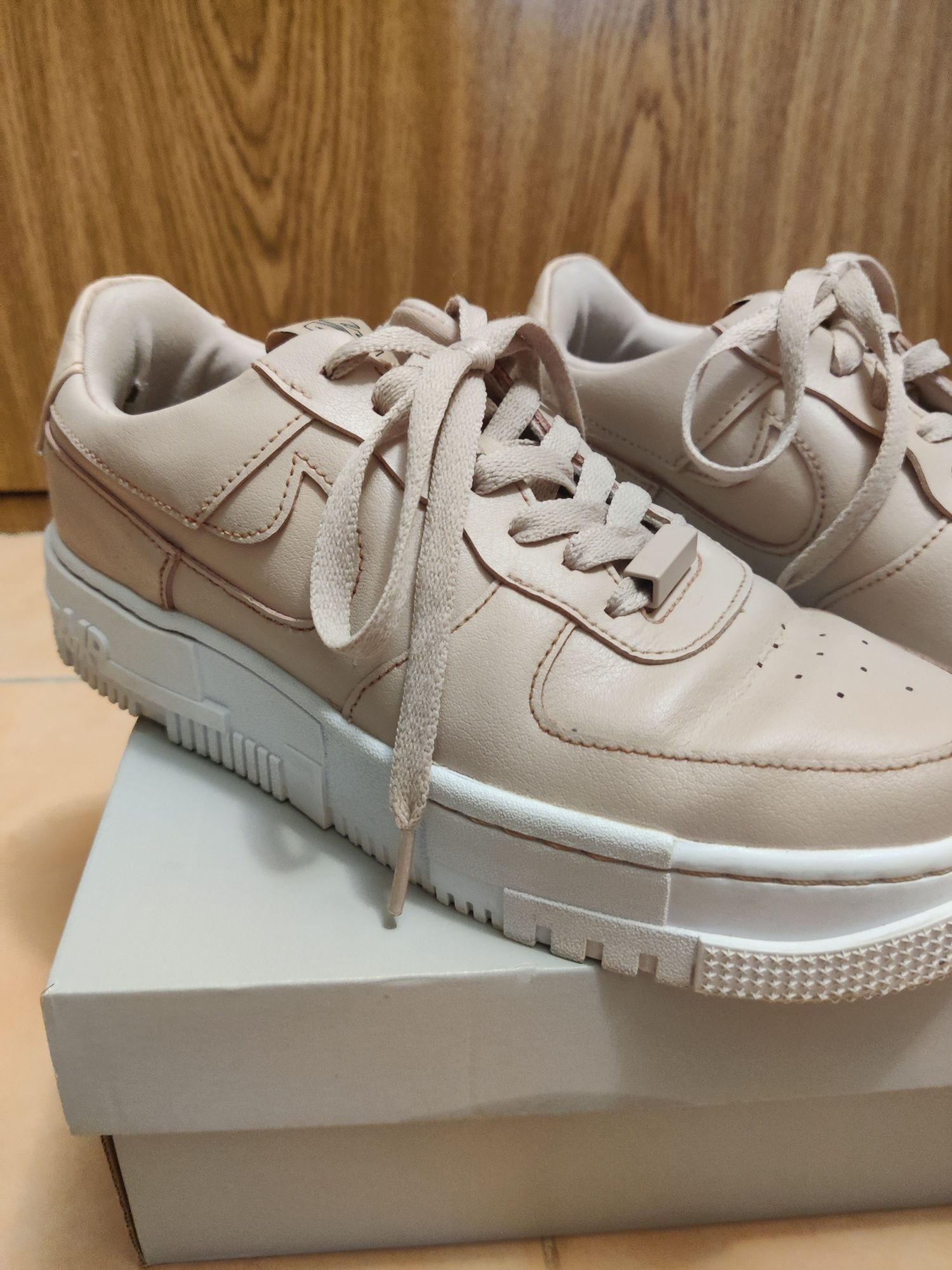Nike Air Force 1 Pixel