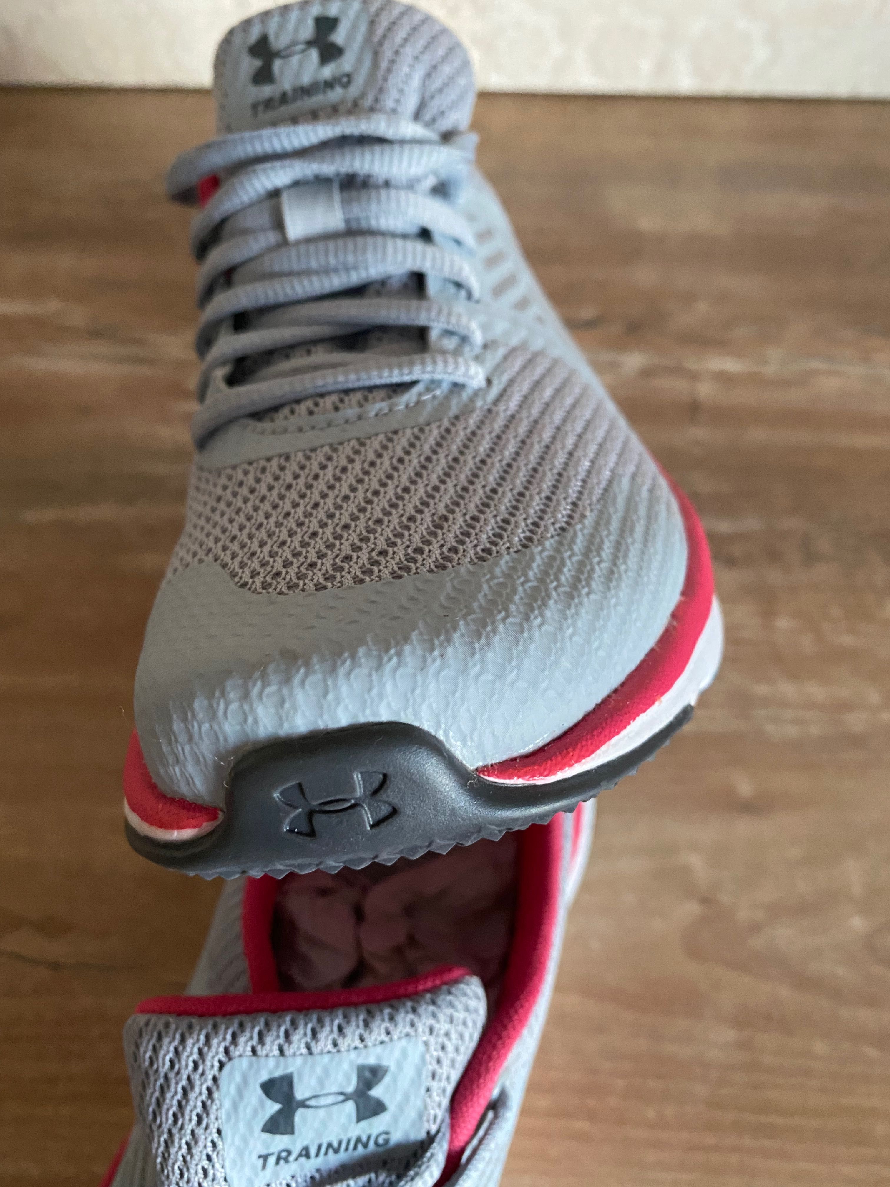 Vand adidasi Under Armour, originali, dama, 200 lei