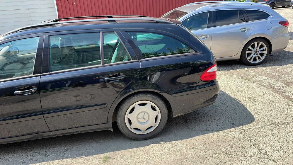 Mercedes-Benz E240