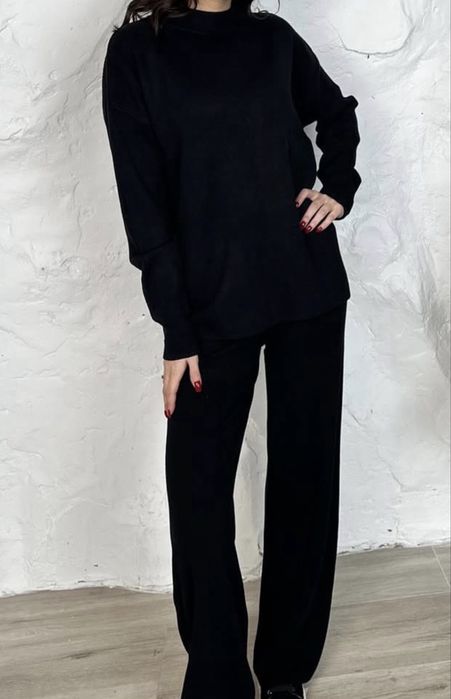 Продам теплый трикотажный костюм