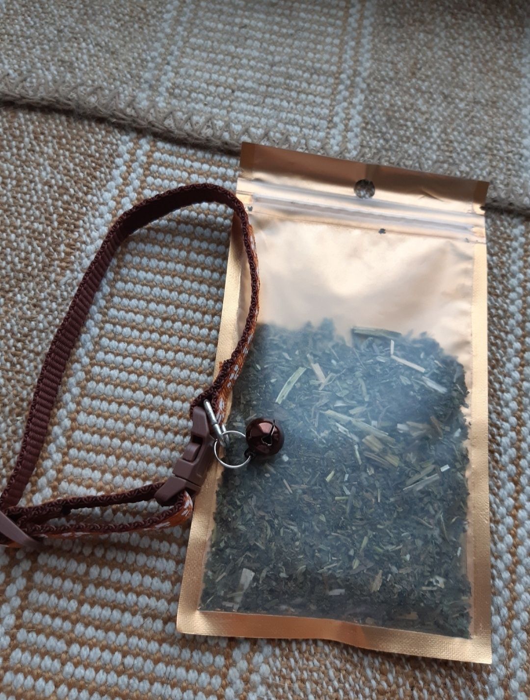 продам ошейник и кошачью мяту