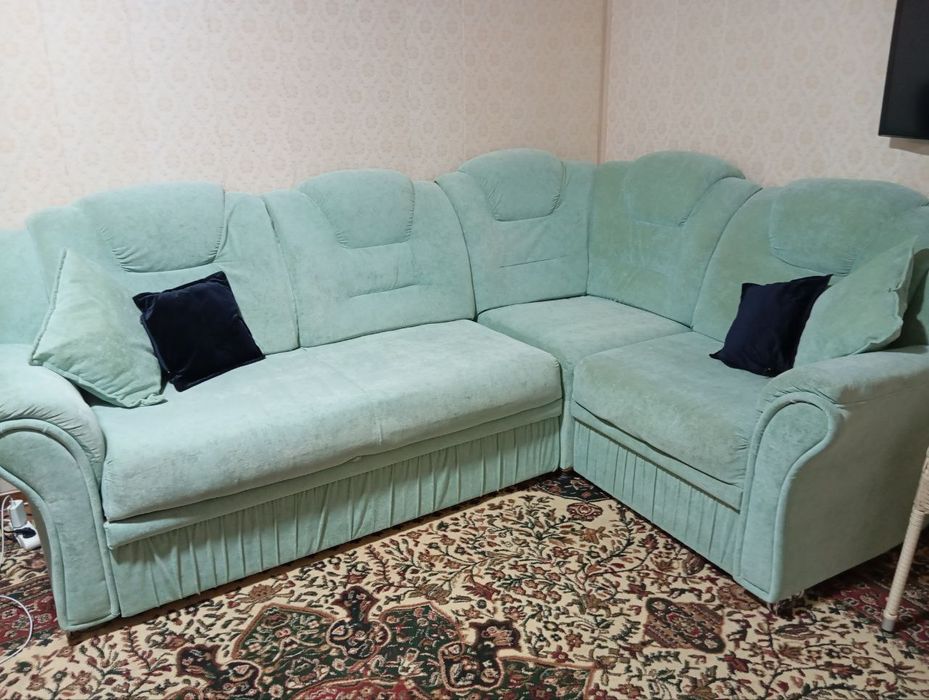 Продается б.у мягкий мебель хорошим состояния.