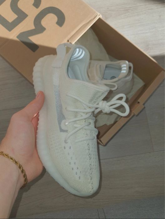 Vand yeezy os marimea 40 nepurtati doar probati