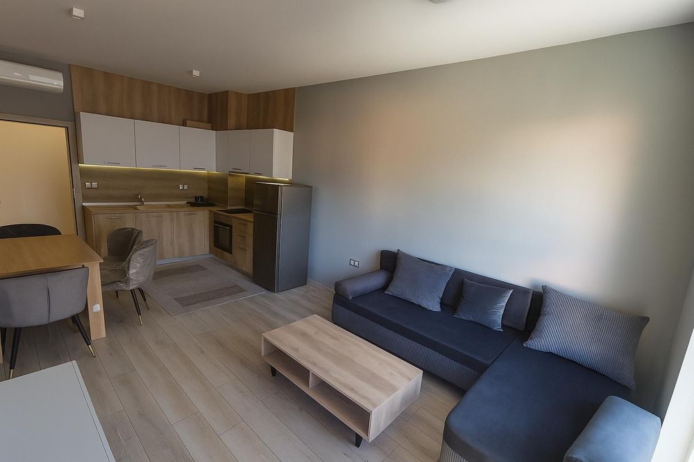 Двустаен апартамент под наем в Център