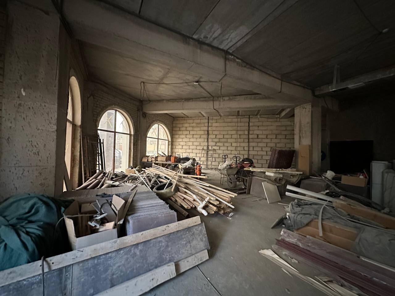 Срочно продается коммерческое помещения 400 кв.м Узбум первая линия