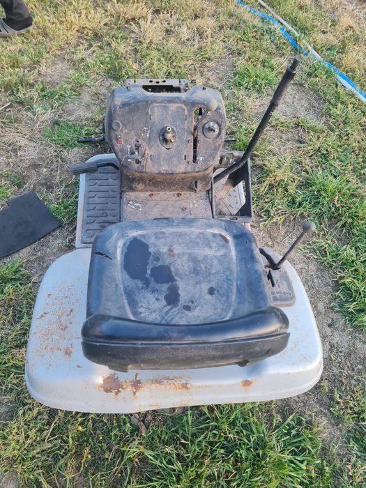 Sasiu tractoras tuns gazon .
Bun pentru proiect motocultor sau altele.