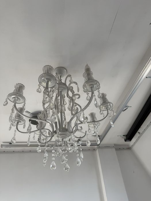 Продам красивую люстру