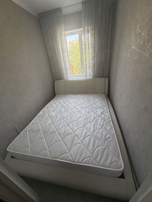 Продам кровать с матрасом в идеальном состоянии