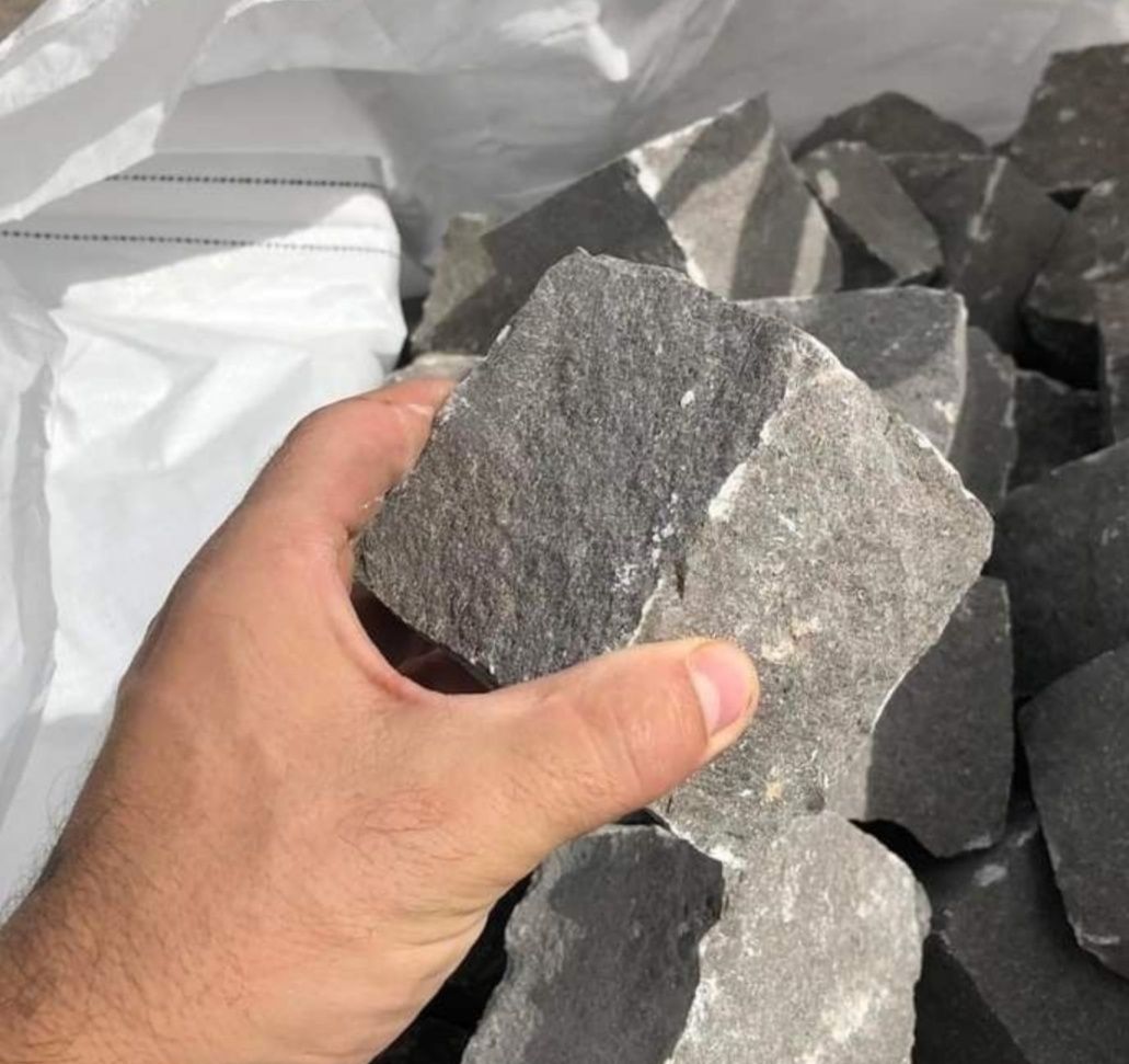 Piatra cubica naturală granit, oferim servicii complete
