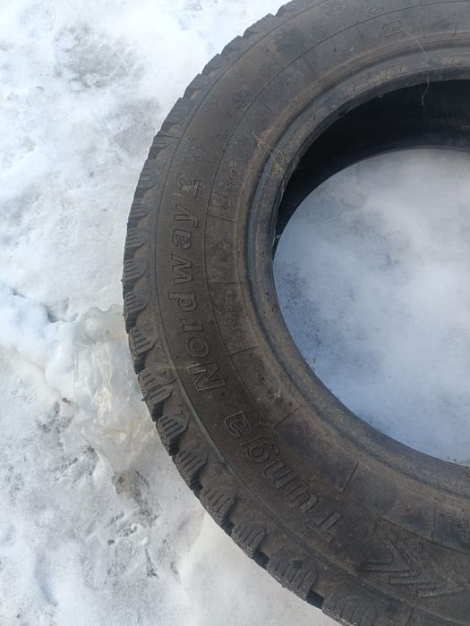 Продам резину новую  зимнию шипы 205/65 R16