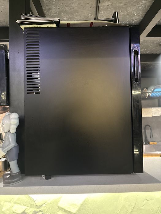 Хьюмидор Холодильник новый покупали за 1250$