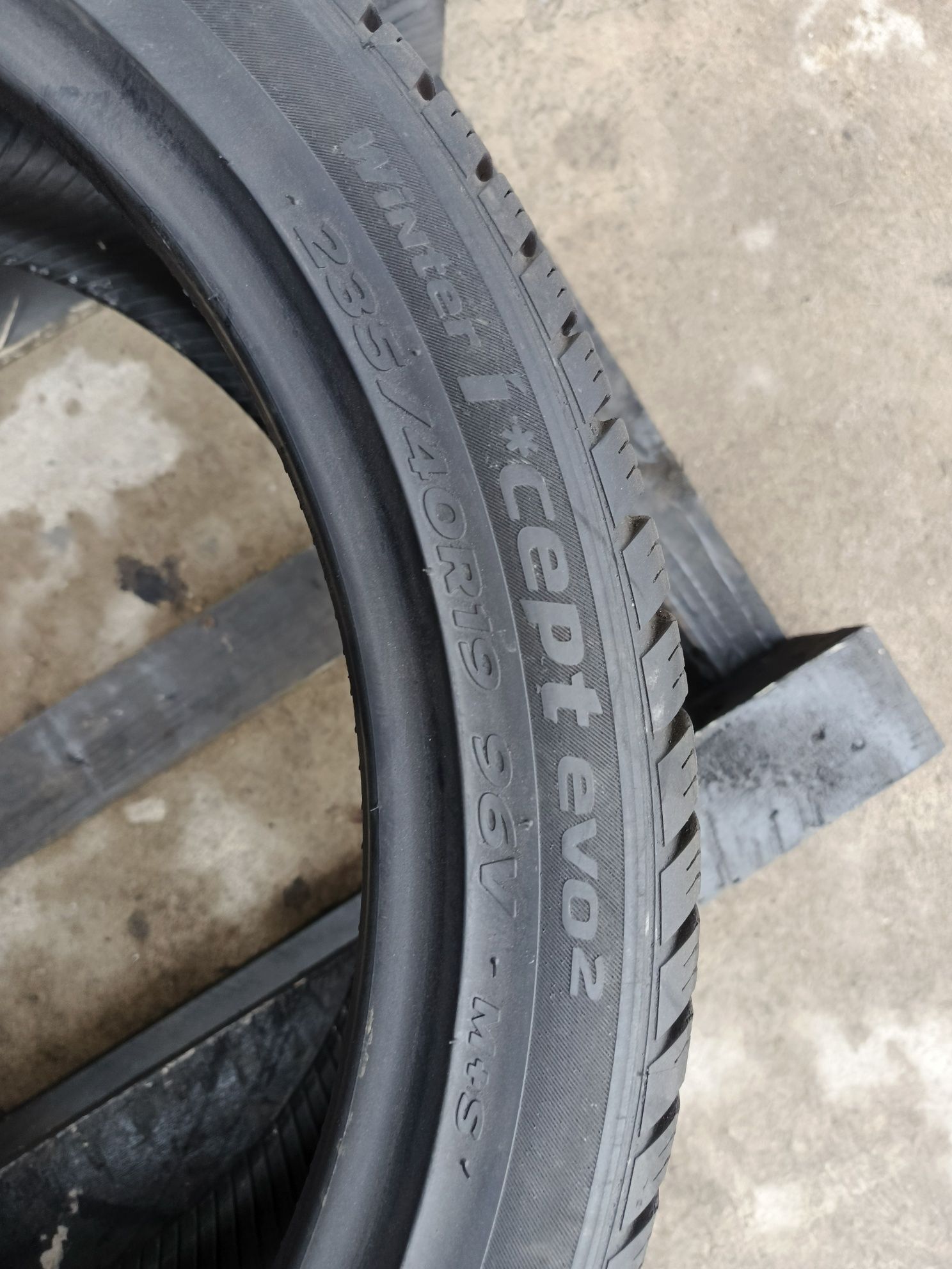 235.40.19 Hankook M+S Second-hand