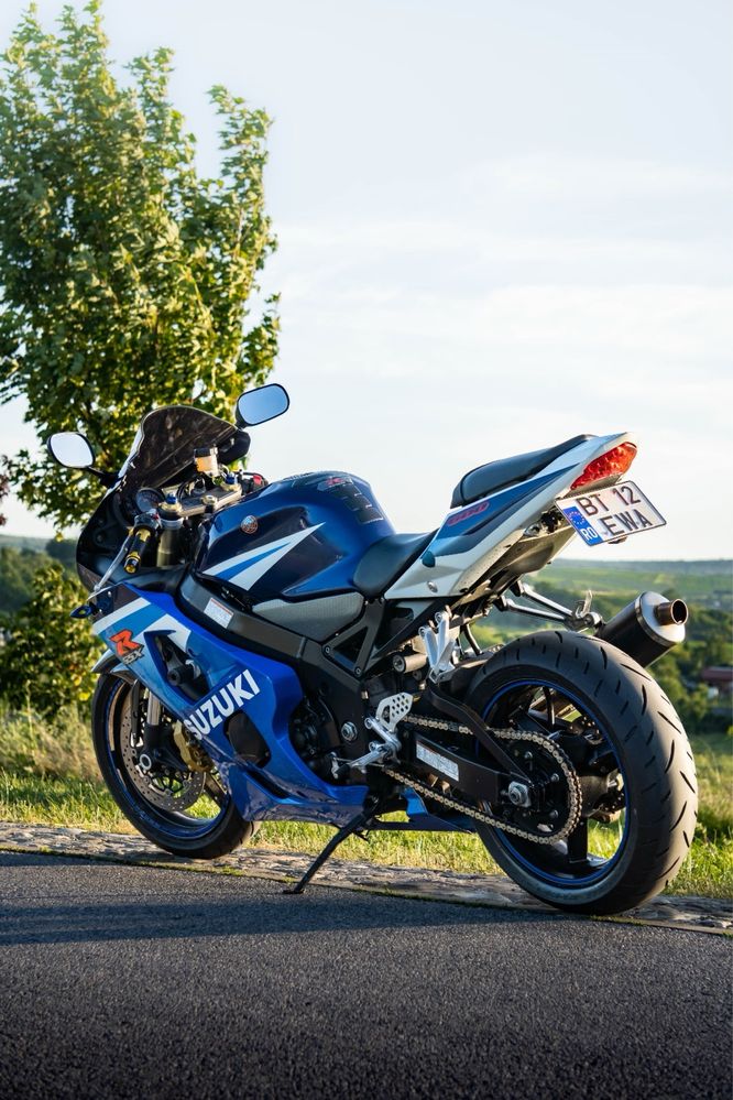 Vând Suzuki GSX-R
