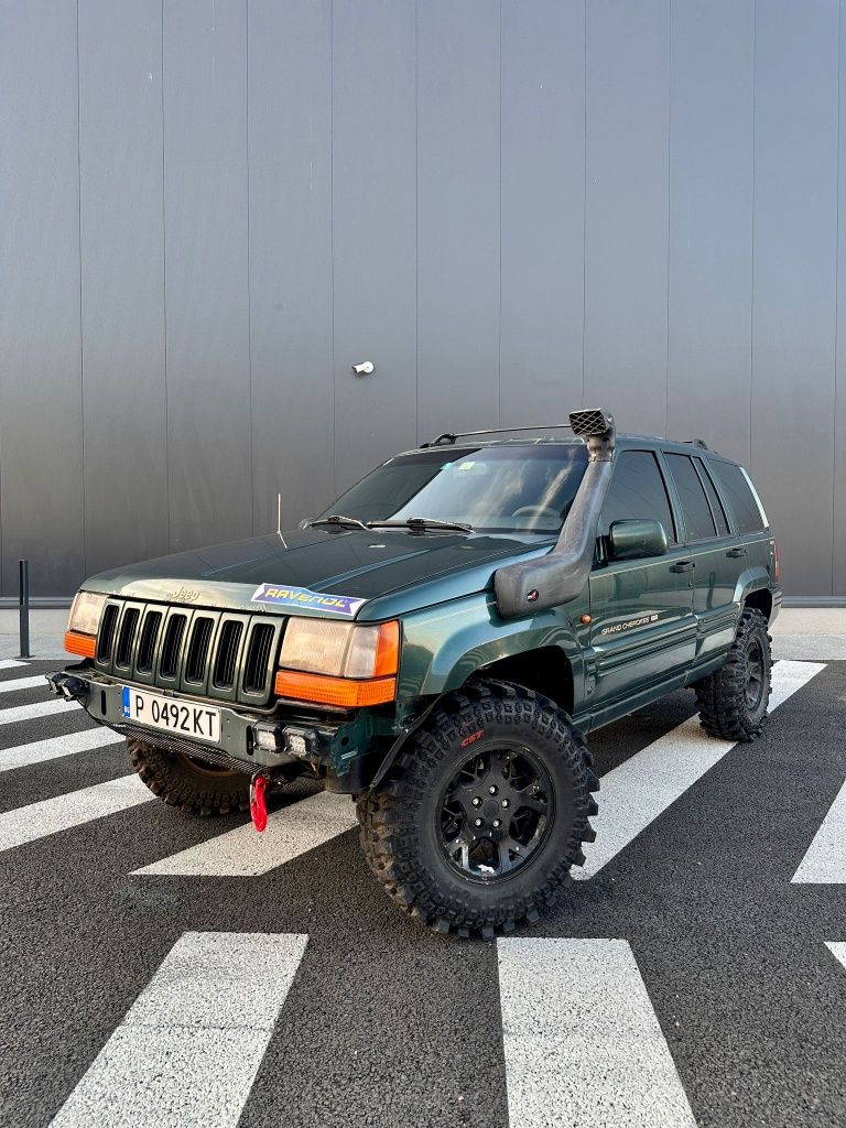 Vand Jeep Cherokee  5.2 v8 cutie manuala