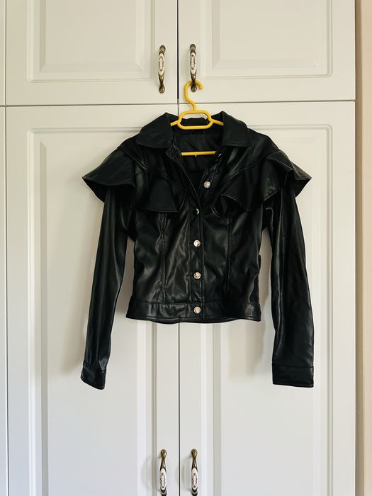 Geaca din piele ecologica , masura Xs / S , cu volane
