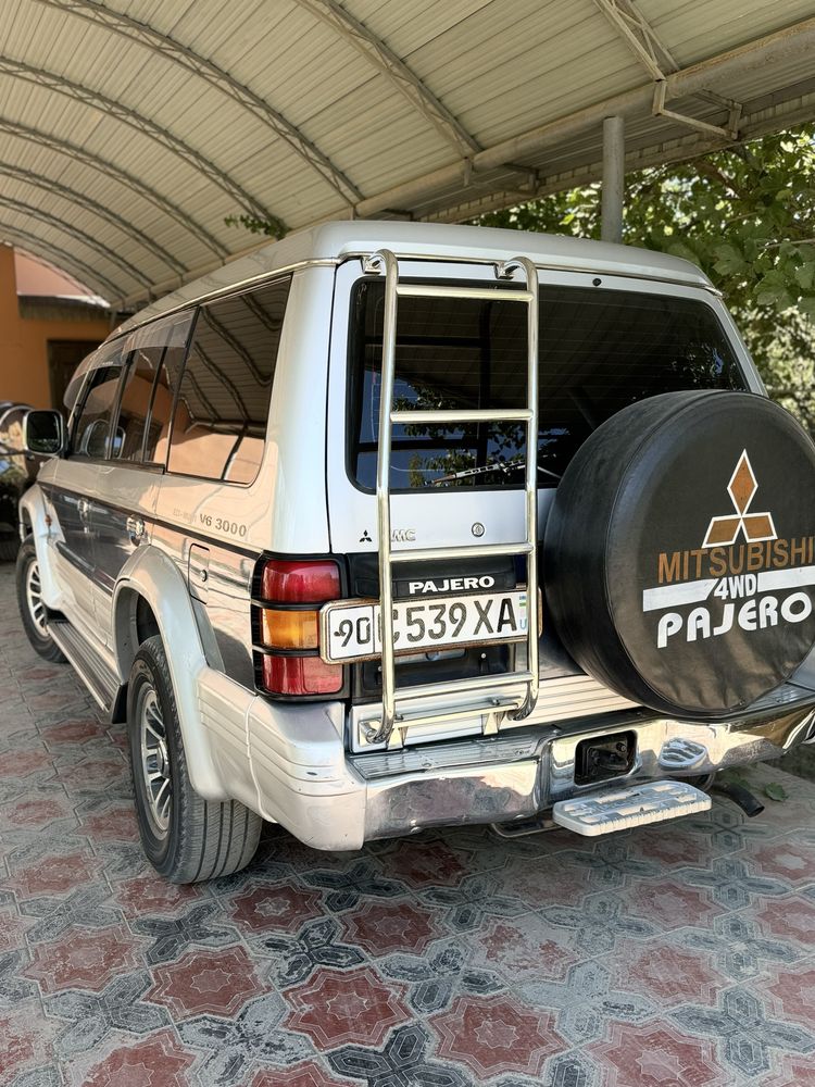 Mitsubishi pajero 2