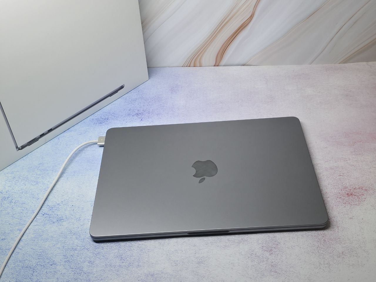 MacBook Air m2 13dyum