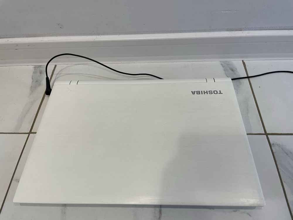 Toshiba Satellite C55- SSD-240Gb, Ram- 4 Gb