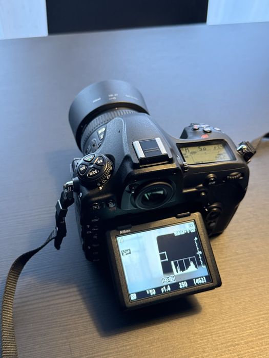 Vand / schimb DSLR Nikon D850 si obiectiv 50mm 1.4g