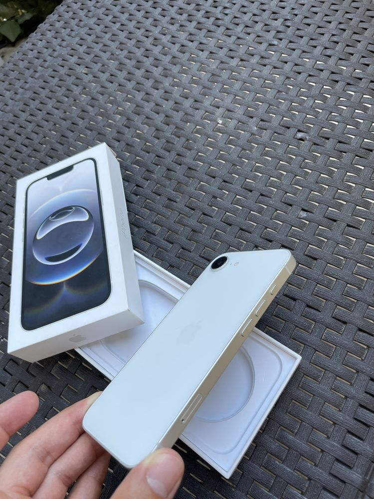 Vand iPhone 16e nou