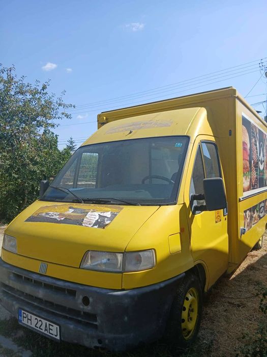 Vând rulotă fast-food