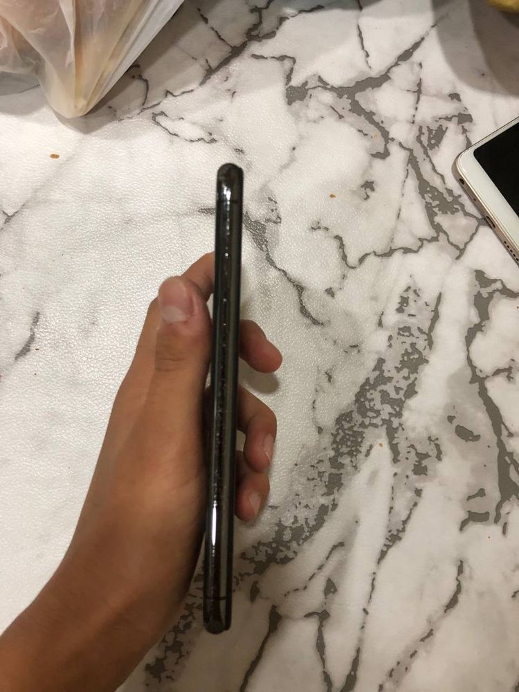 Iphone x 1.400 kelishamiz yana otib beraman