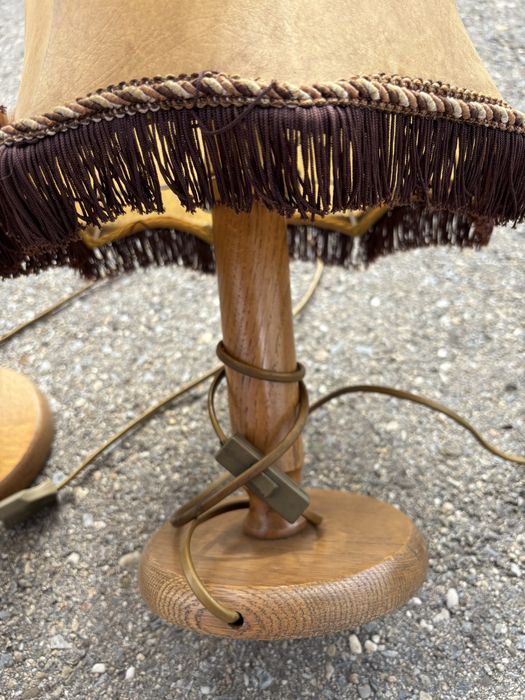 Lampa de masa cu picior