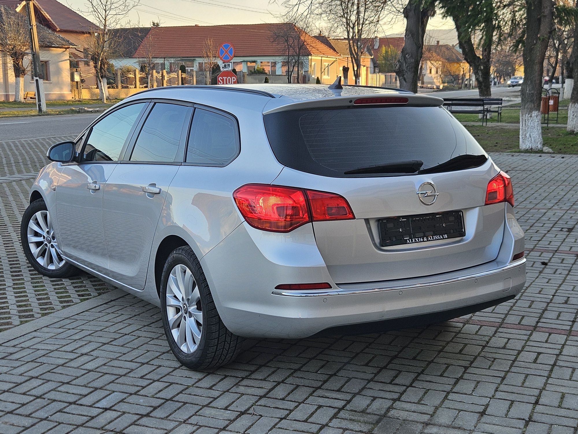 Opel Astra J -An 2014- 1.7(Diesel), 110 Cai, Navigație