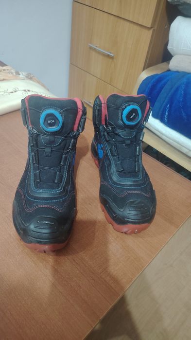 Vînd bocanci  bărbați protectia Engelber Strauss mărimea 43 !