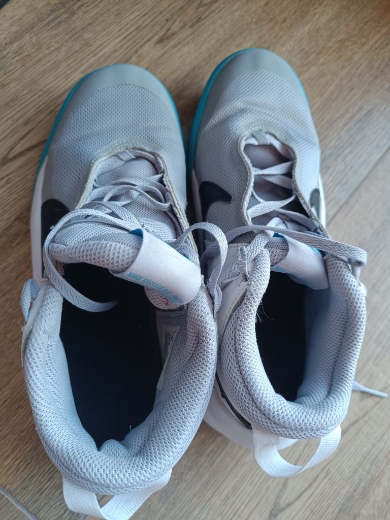 Nike Team Hustle D 10