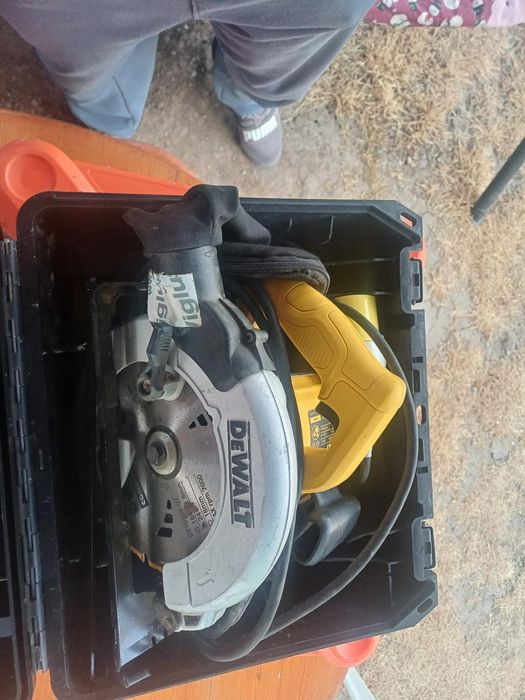 Ferăstrău circular Dewalt DWS 778 și circular de mâna